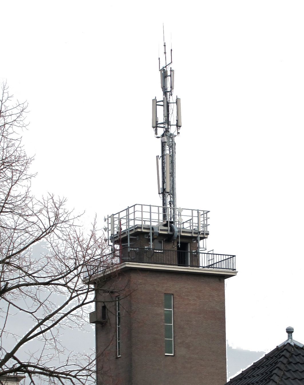 Zenderinstallatie boven brandweerkazerne in Eisden/Maasmechelen