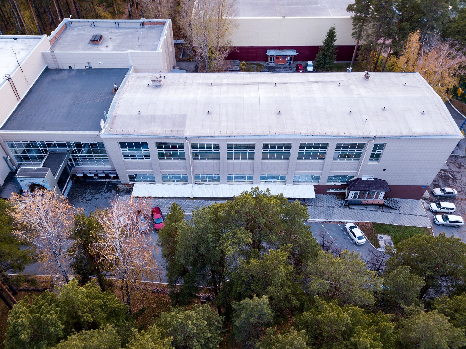 An aerial view of a large building surrounded by trees.