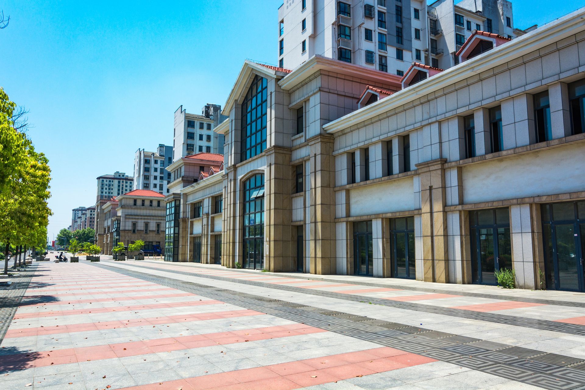 A row of buildings with a brick walkway in front of them.