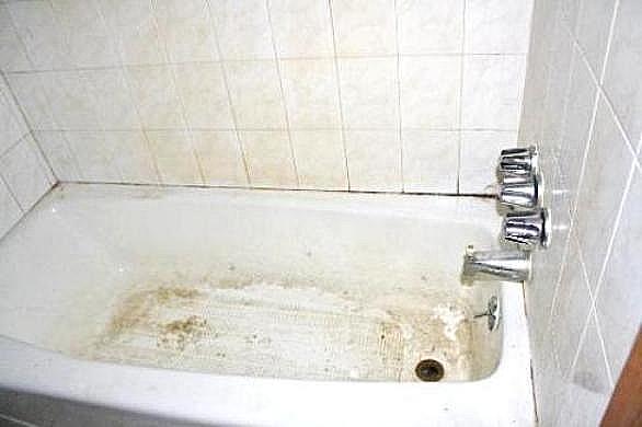 Bathroom Tub Before  - Maintenance Services in Kendall Park, NJ