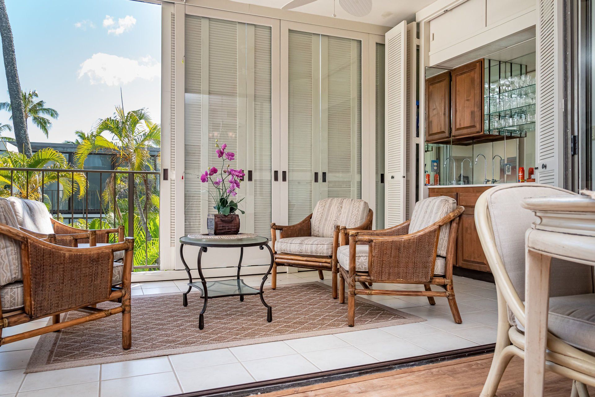 450 Kahala Beach - outdoor seating