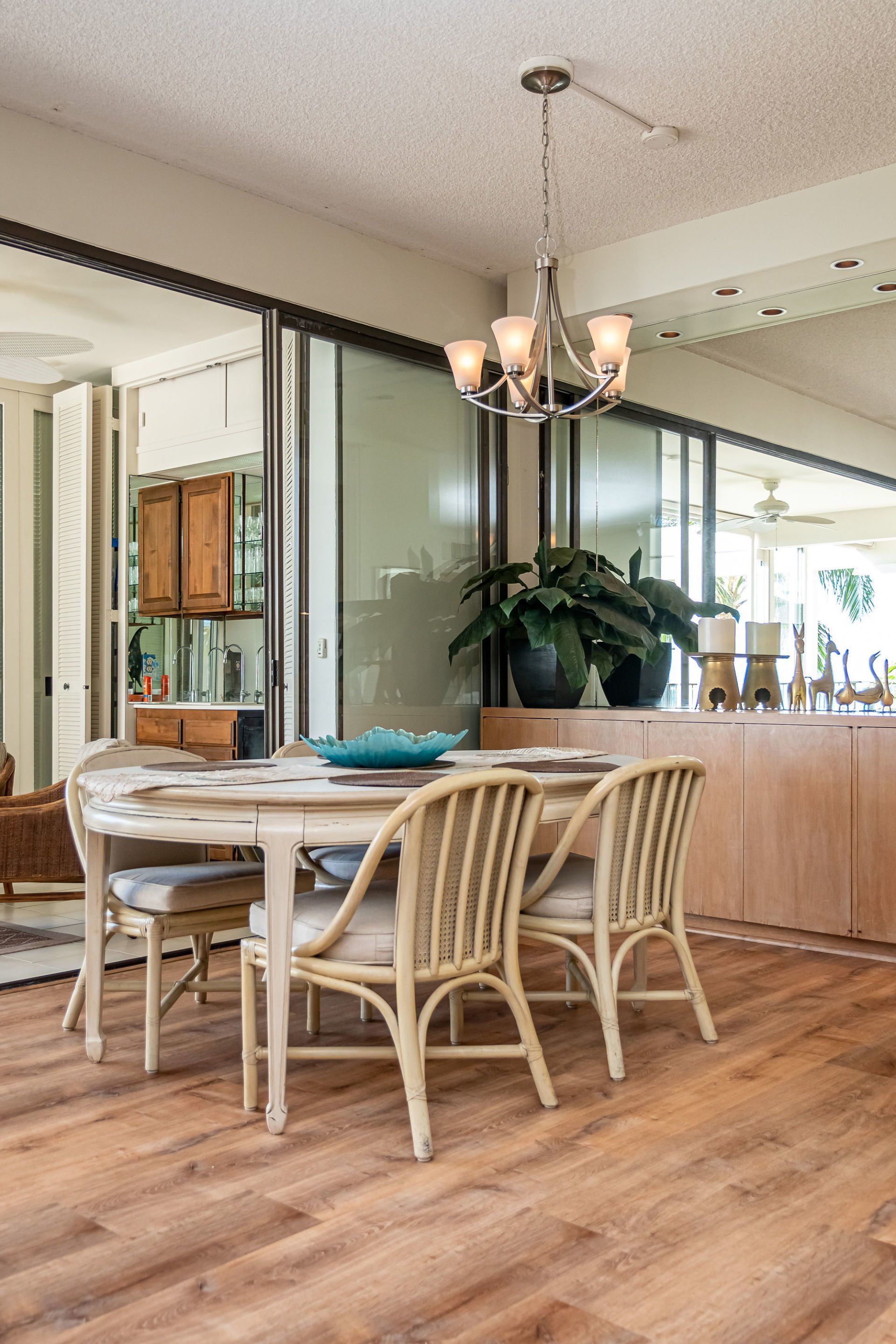 450 Kahala Beach - outdoor seating