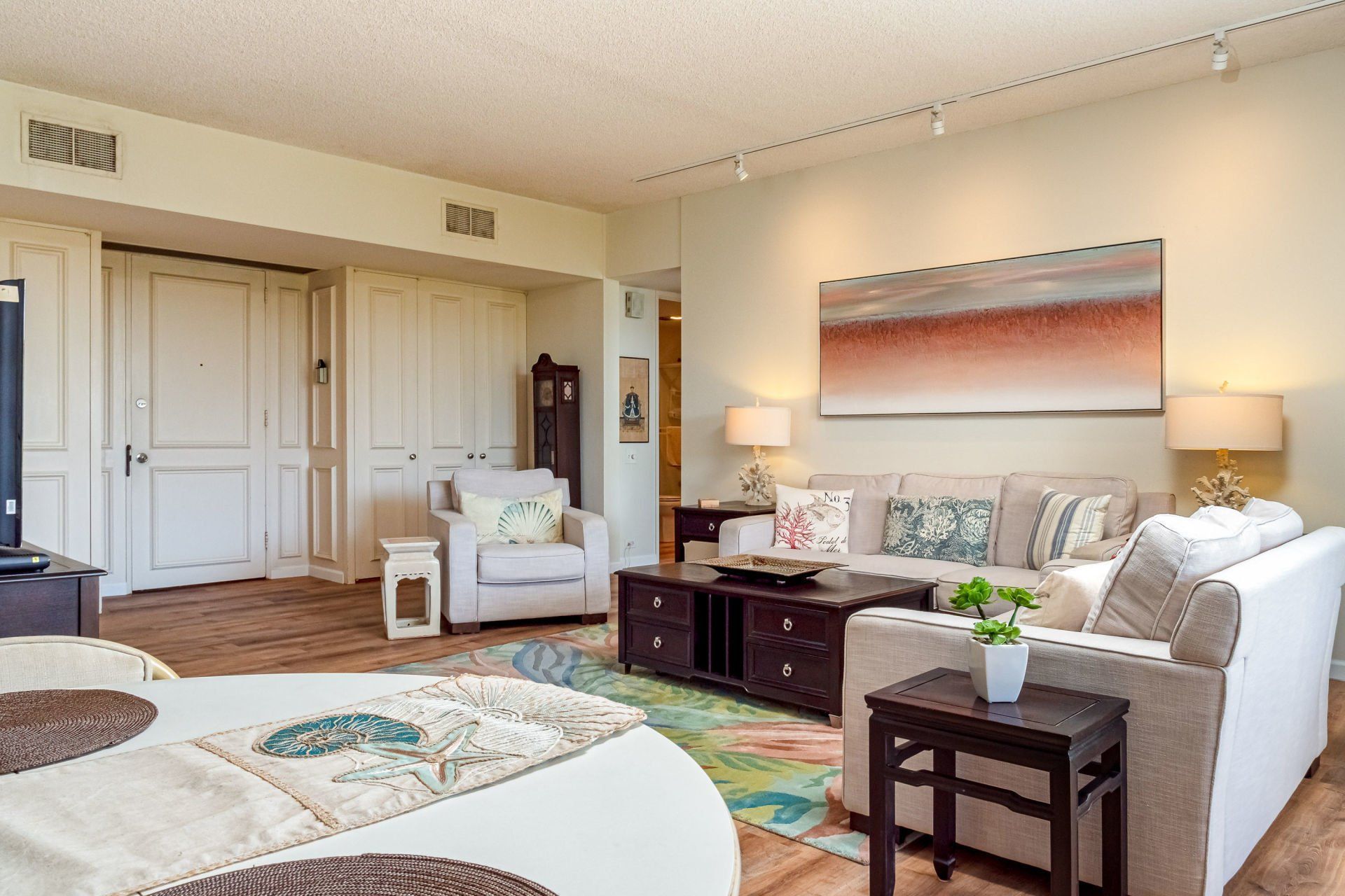 450 Kahala Beach - living room