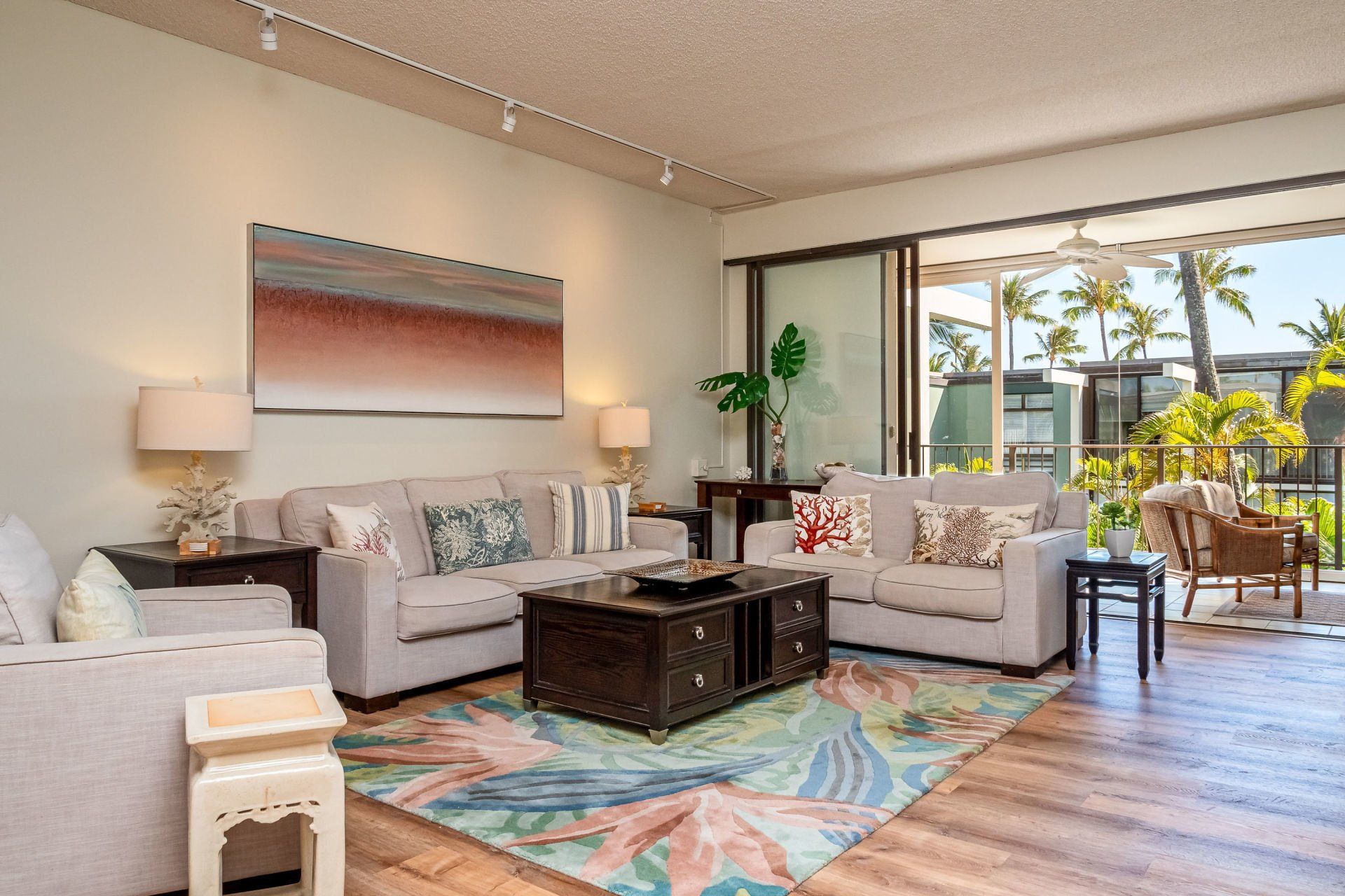 450 Kahala Beach - living room
