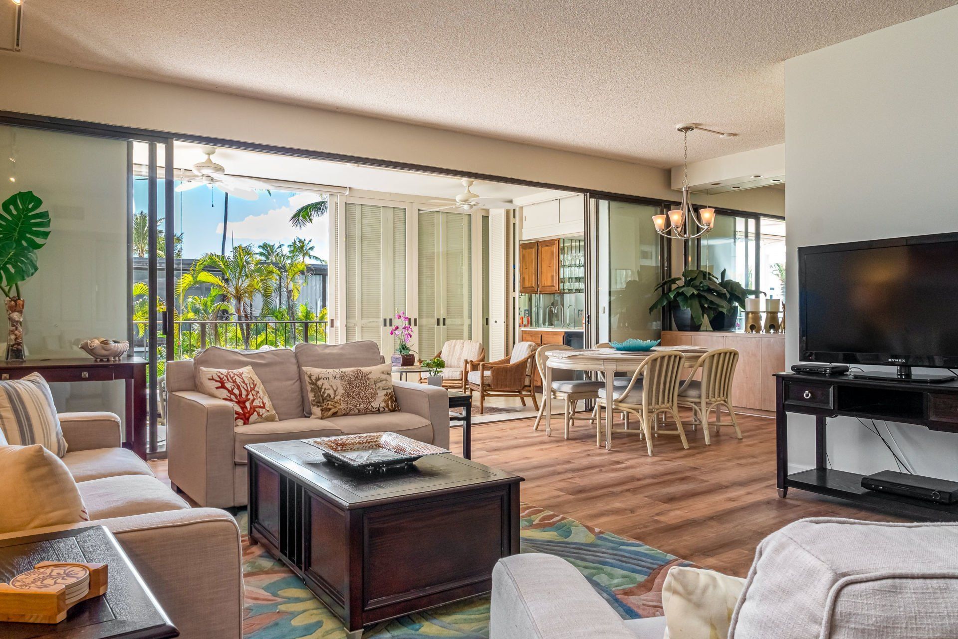 450 Kahala Beach - living room