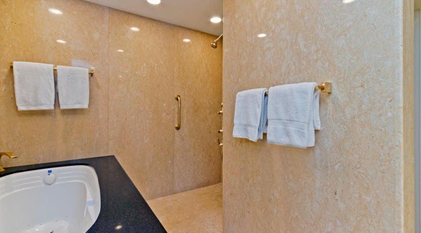 441 Kahala Beach | Honolulu, HI