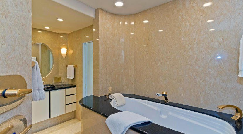 441 Kahala Beach | Honolulu, HI