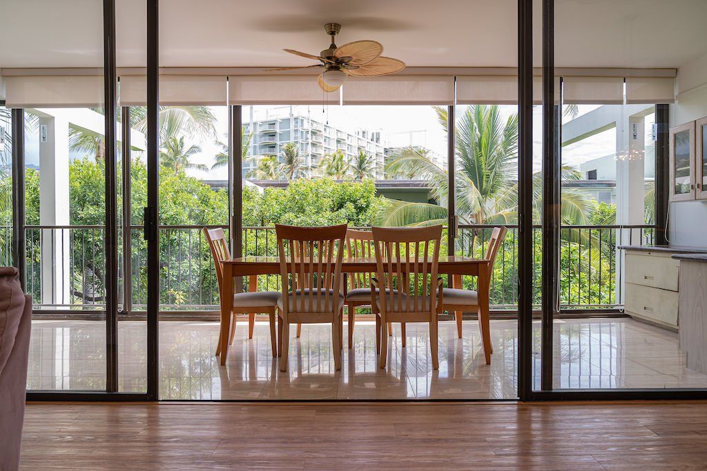 Kahala Beach Interior