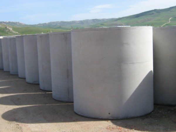 deposito vasche in cemento all'aperto