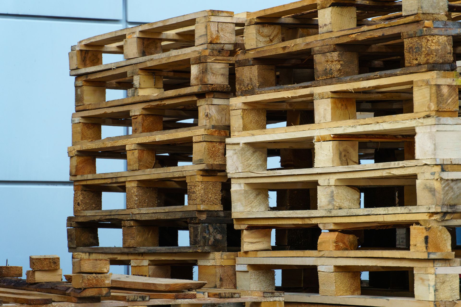 a pile of various wooden pallets stacked on top of each other.