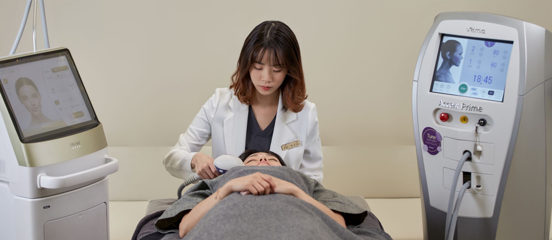 Diagram comparing AMS 700 CX and LGX penile implant cylinder expansion, highlighting length and girth benefits.