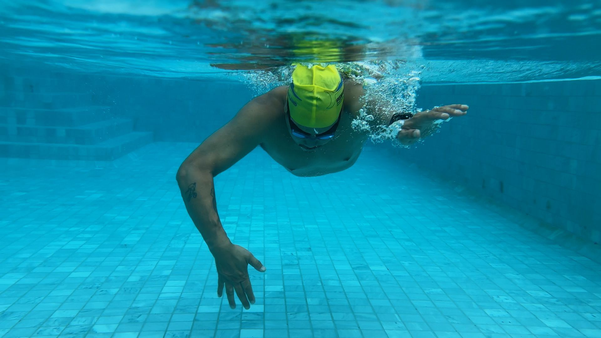 Trainen met Wendy personal training in het zwembad, borstcrawl, freestyle