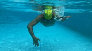 Trainen met Wendy personal training in het zwembad, borstcrawl, freestyle