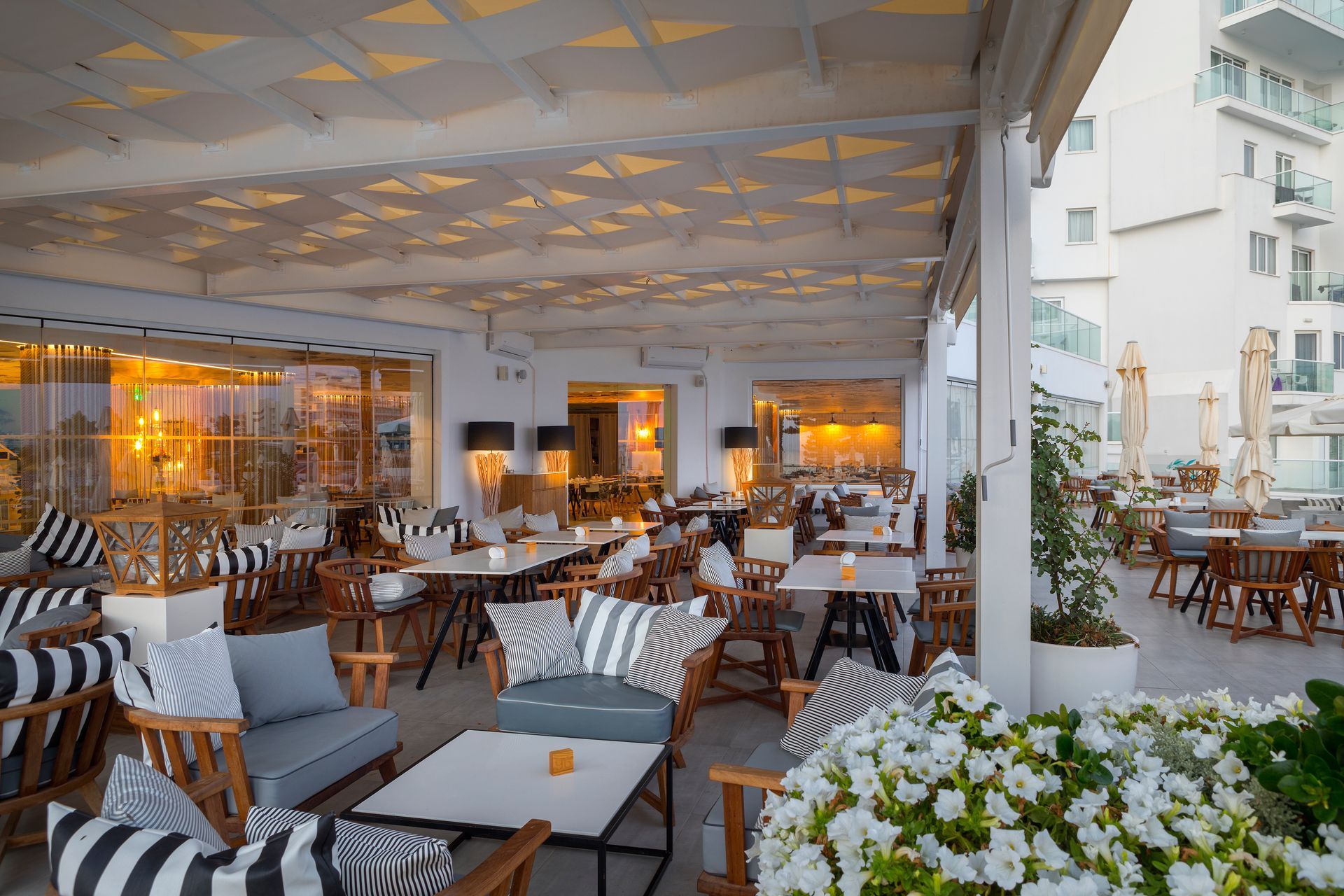 Outdoor restaurant by the sea at King Jason Protaras.