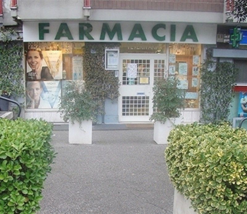 Entrata della farmacia Samperi