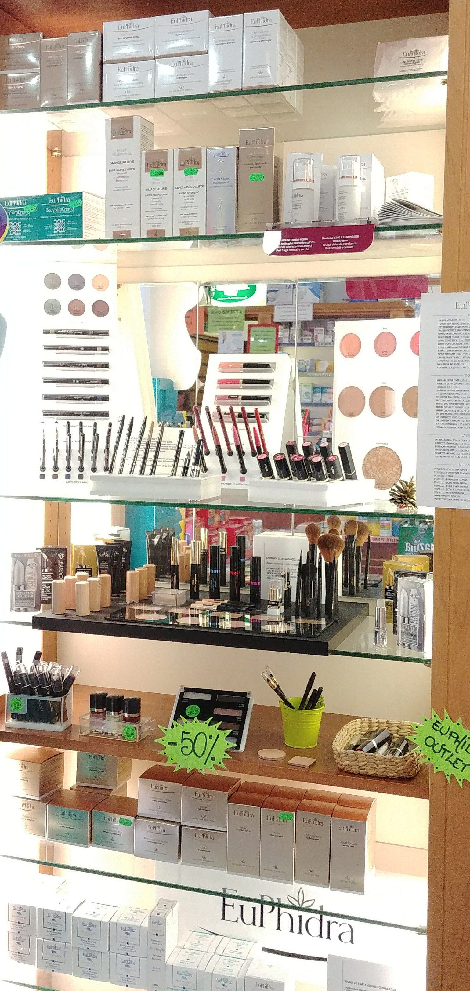 Scaffalatura creme di bellezza 1