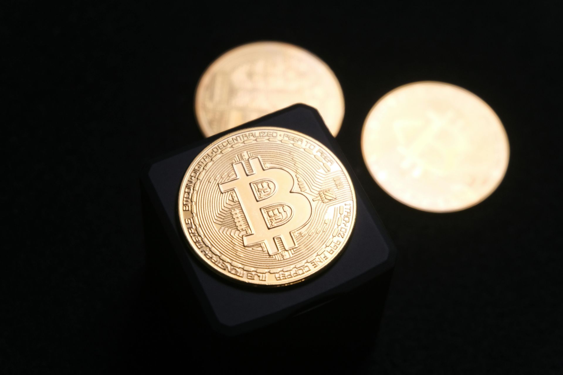 A gold coin with the letter b on it