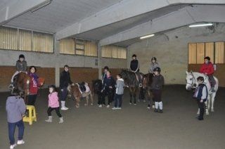 bambini durante attività al circolo