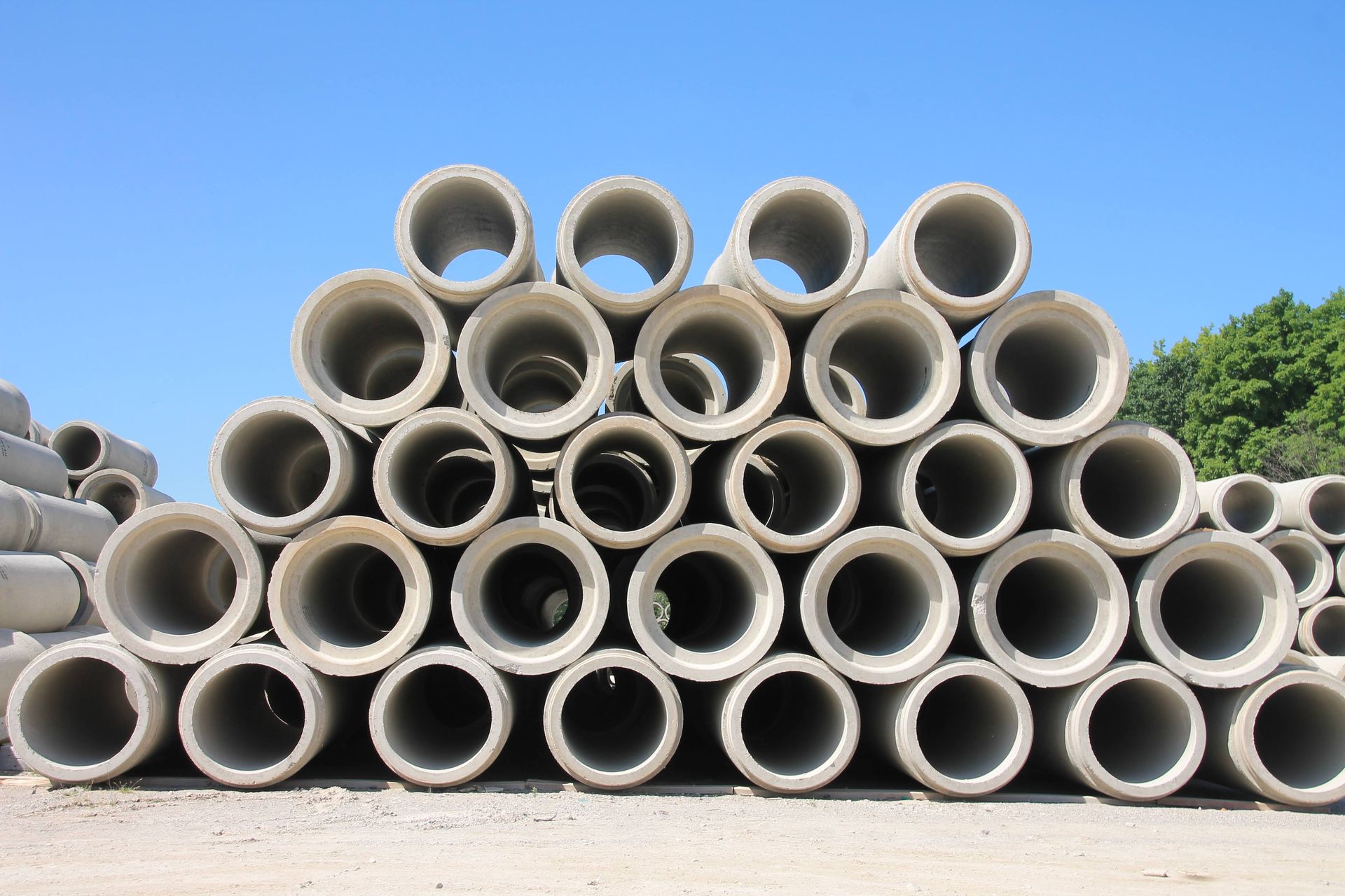 A concrete tunnel with a staircase going through it.