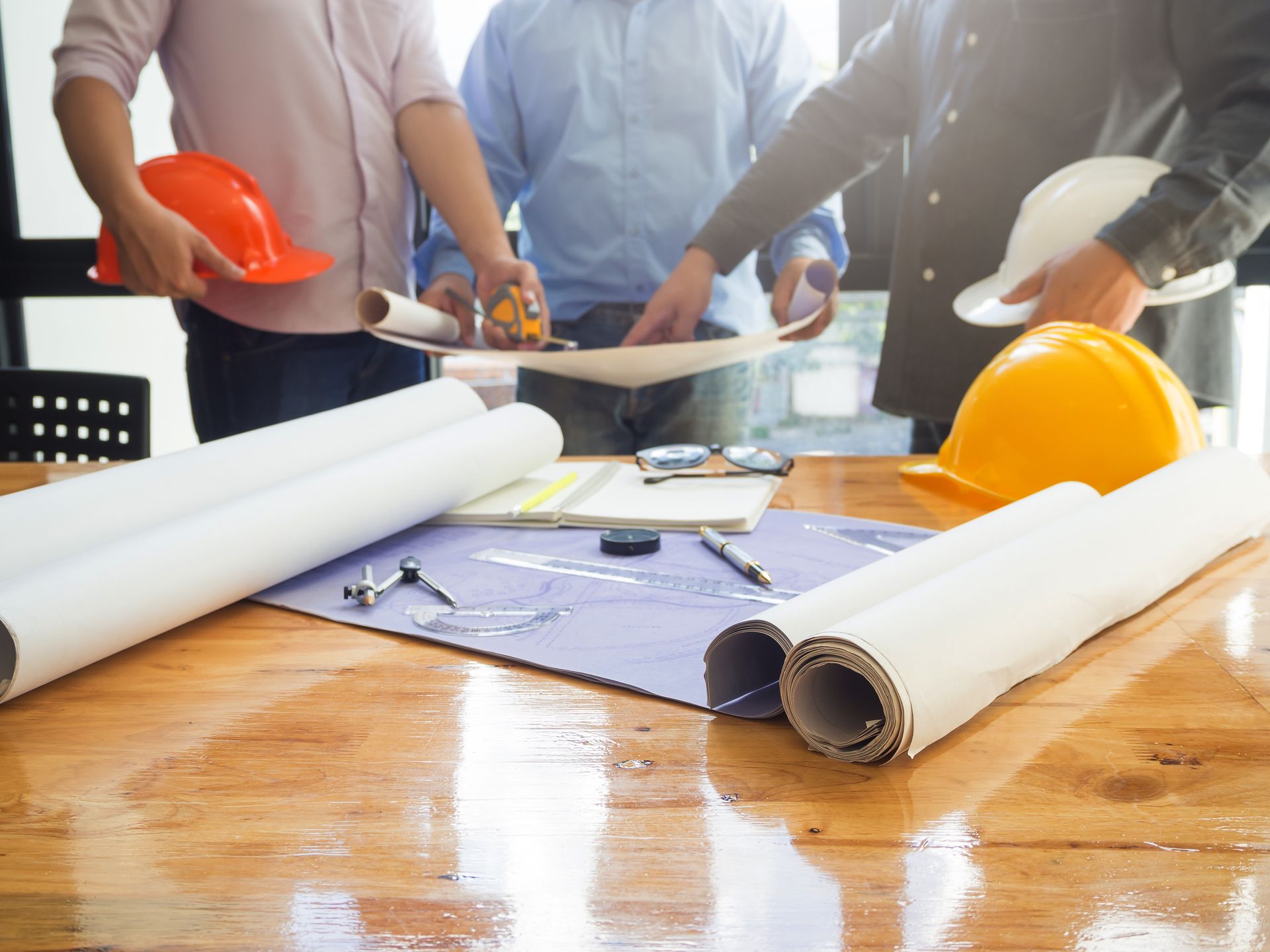 engineers talking about the site project