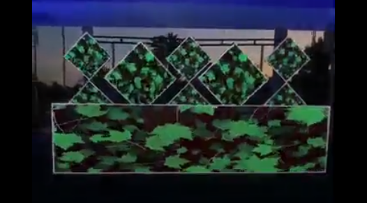 Logotipo geométrico animado con diamantes y hojas verdes. Fondo oscuro.