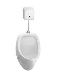 Um mictório branco com um sensor acoplado em um fundo branco.