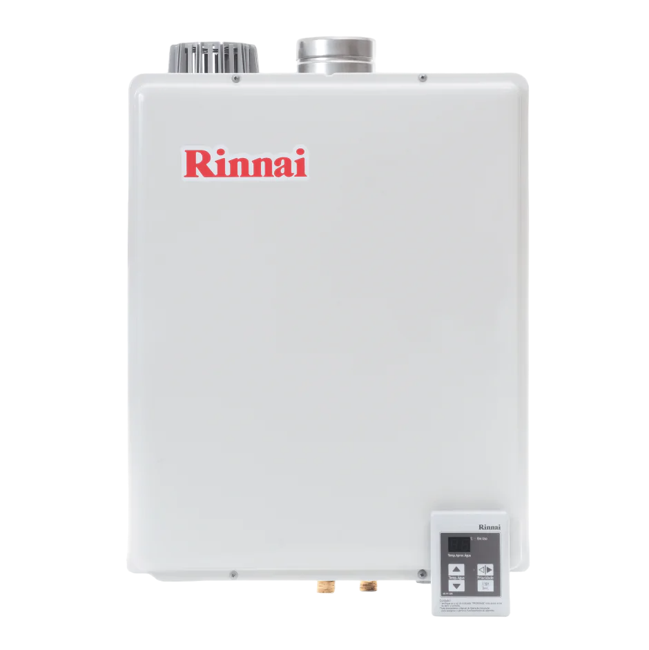 Um aquecedor de água rinnai com controle remoto em um fundo branco.