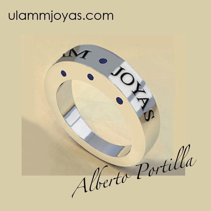 Un anillo con la palabra joyas.