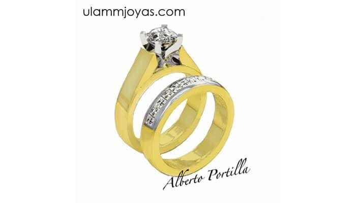 Un par de anillos con la web ulamnjoyas.com en la parte inferior
