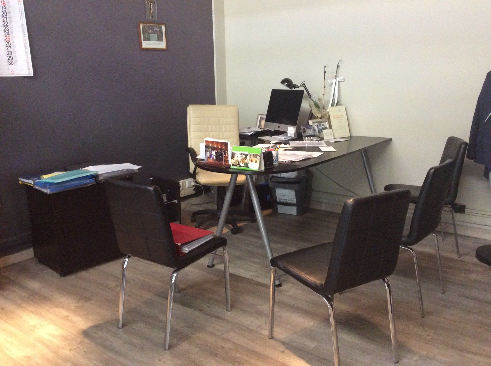 interni dell'agenzia funebre