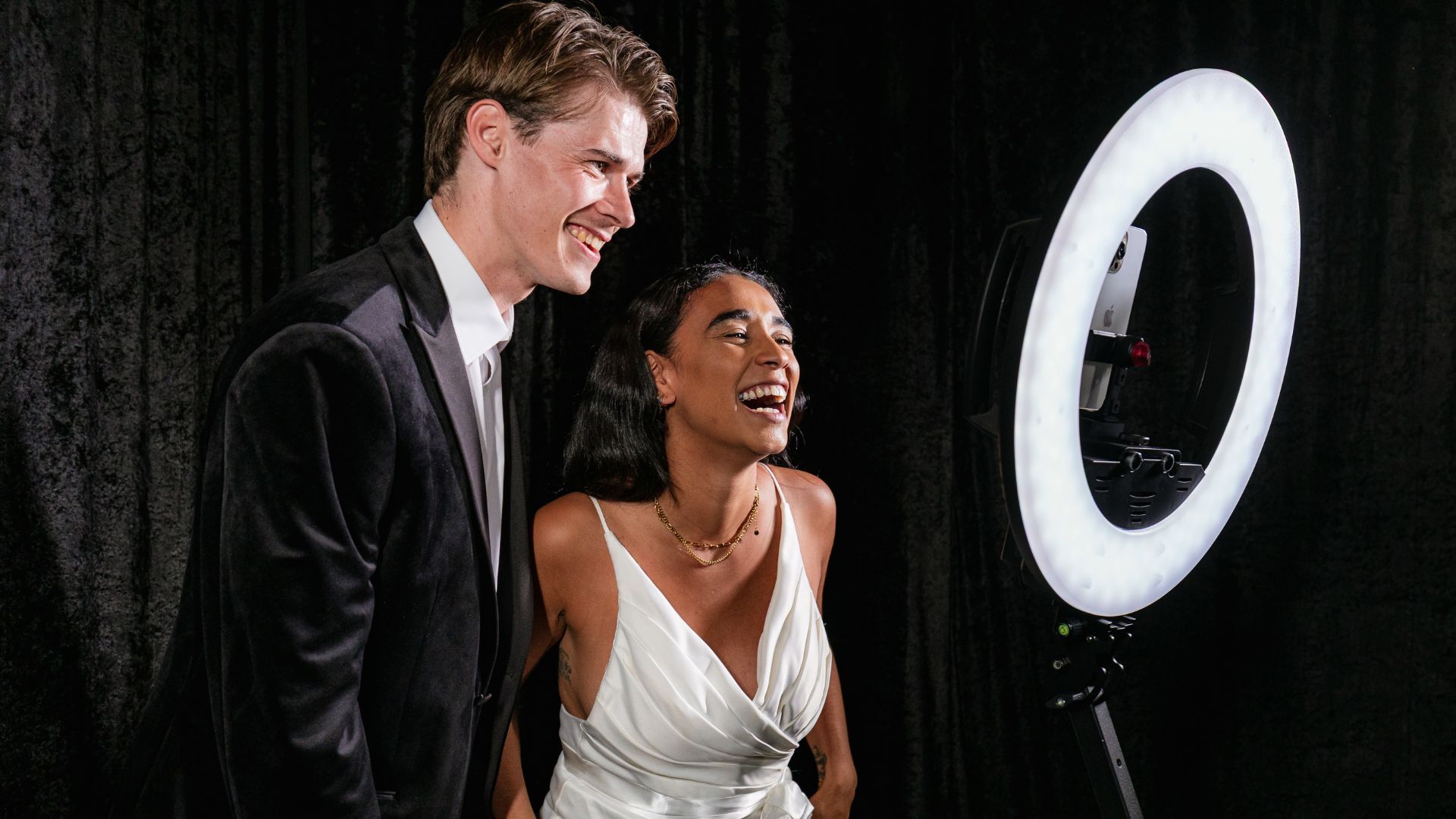 360 Photo Booth Hire Hampshire - Party Delights Photo Booth