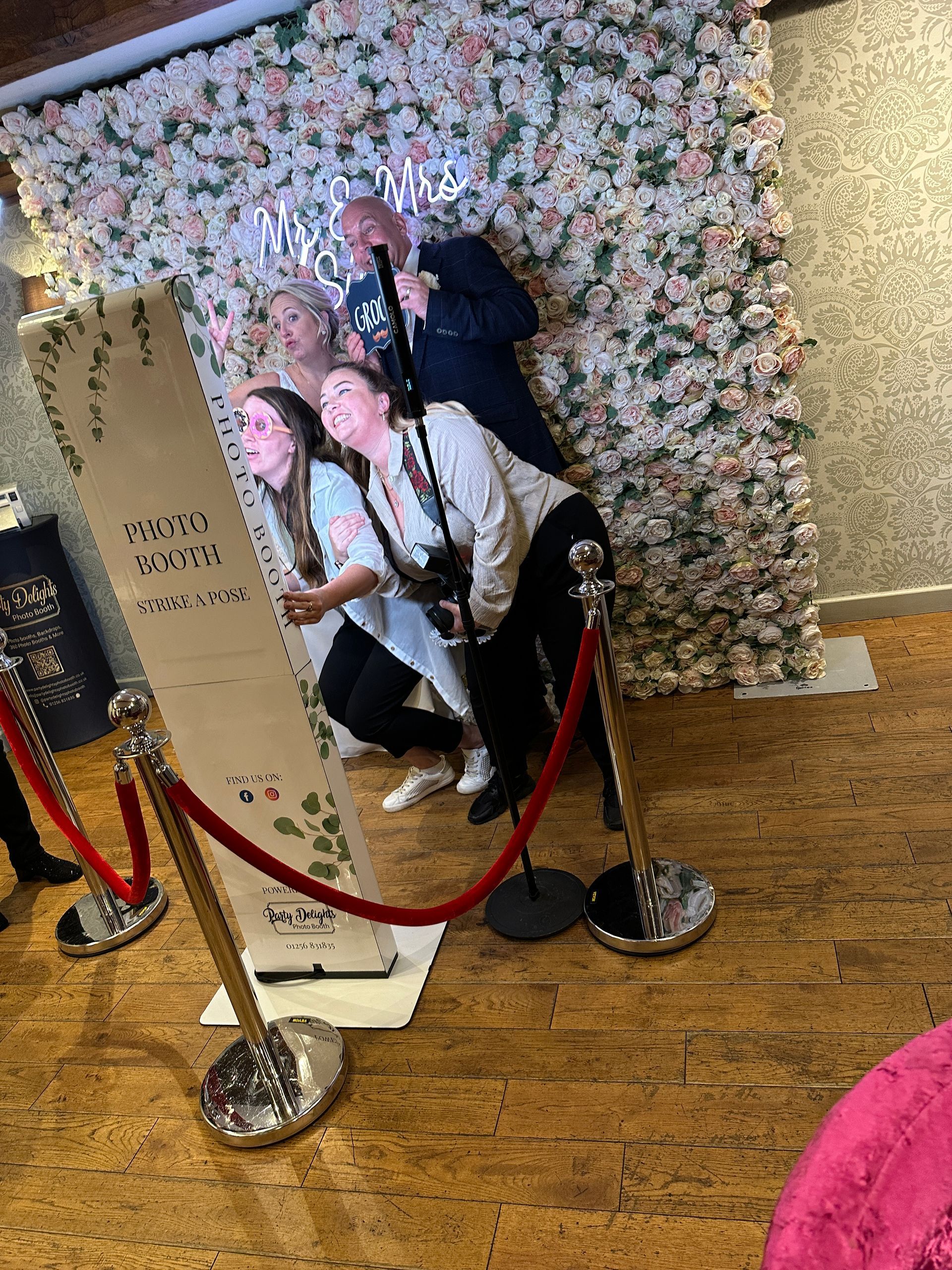 FLORENCE FLOWER WALL