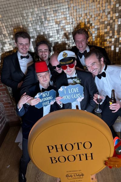 Hannah & Keiran’s Incredible Wasing Park Wedding | Berkshire Wedding Photo Booth Fun