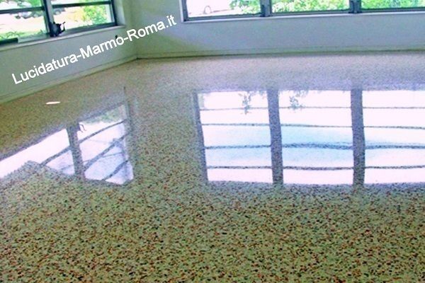 Dopo Arrotatura e Lucidatura di un Pavimento in Graniglia di Marmo