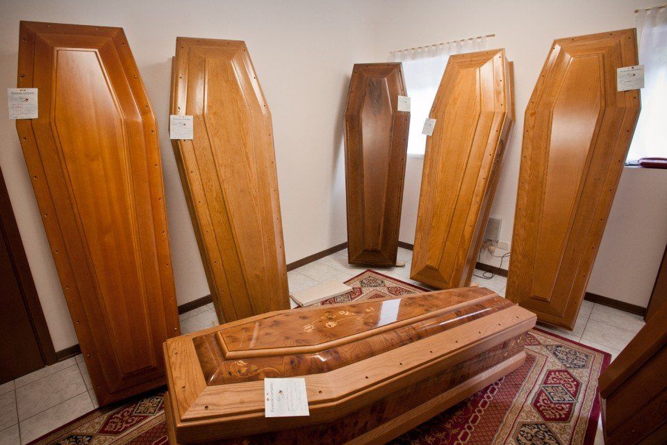 fornitura cofani funebri