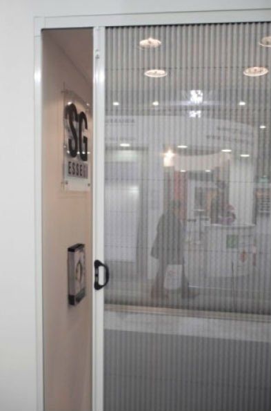 porta scorrevole con zanzariera