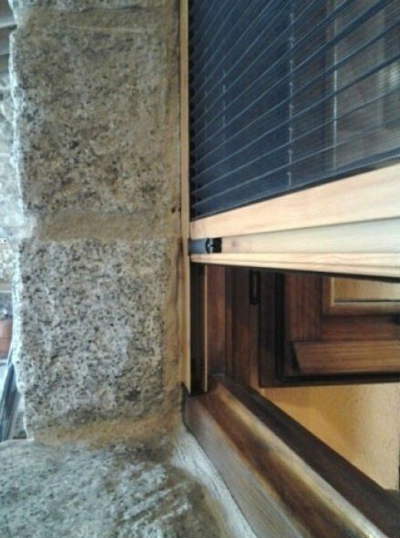 finestra a ghigliottina con zanzariera