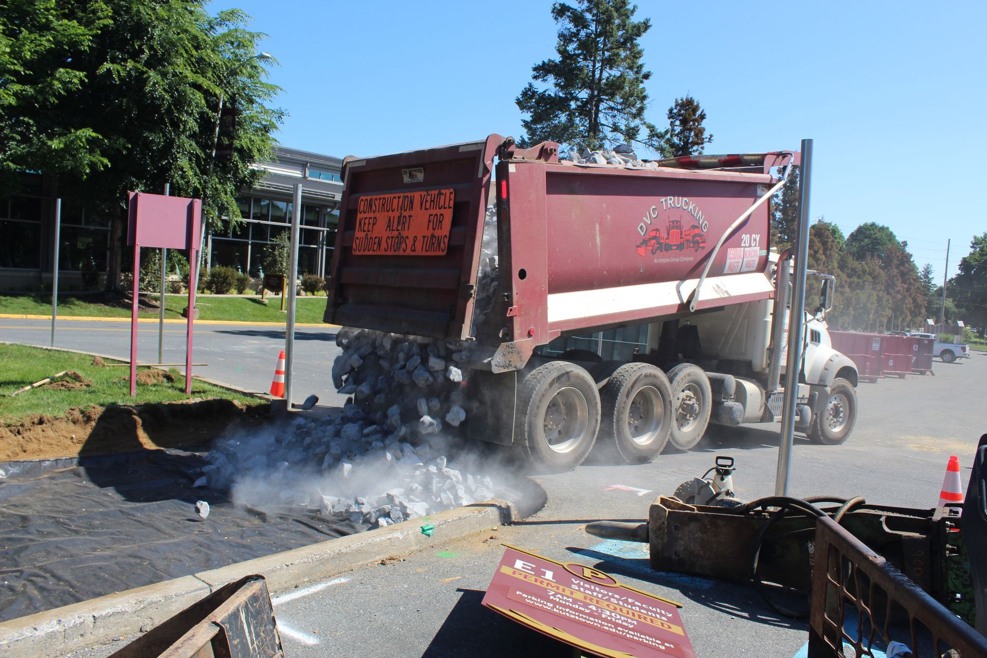 Unloading the stone 
