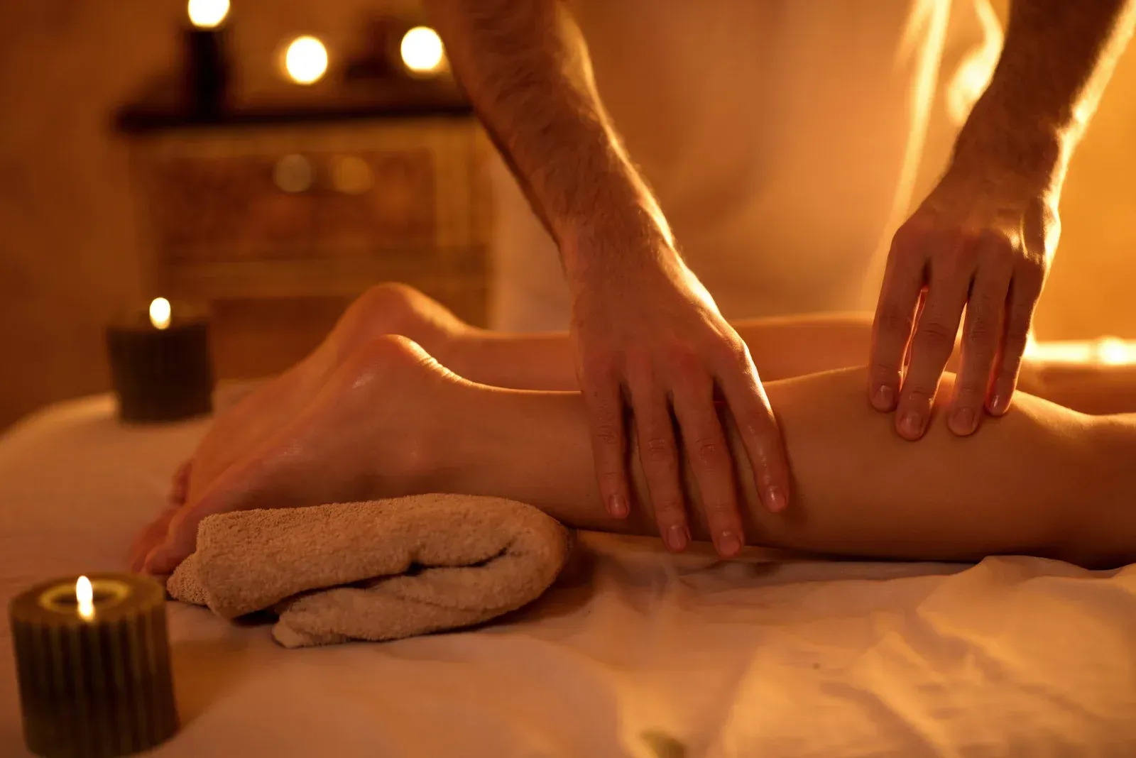 A man is giving a woman a massage in a spa.