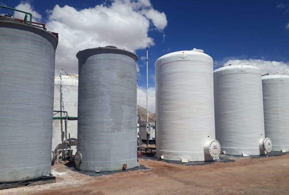 Depósitos de salmuera cruda y carbonatada