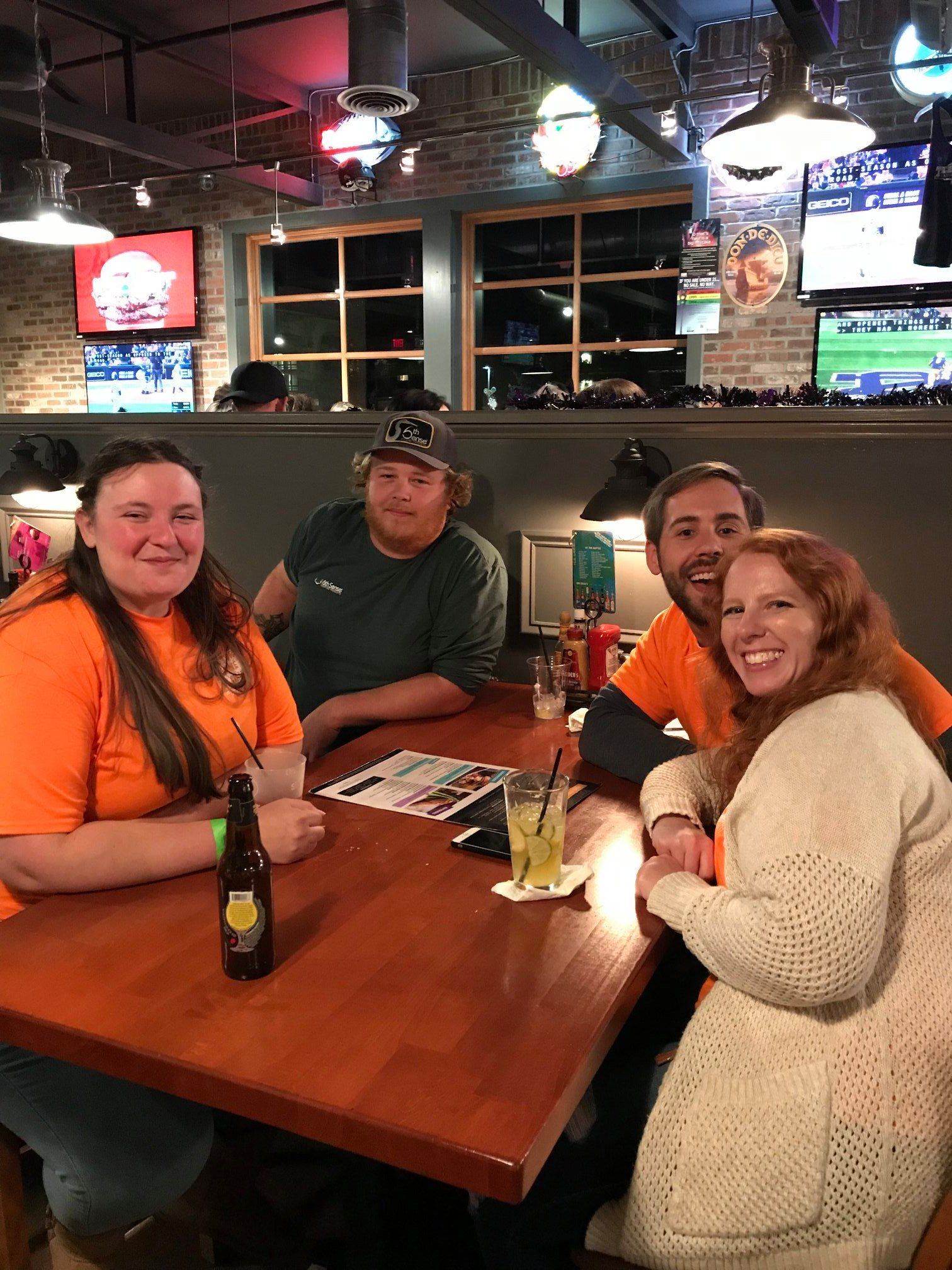 A group of people are sitting at a table in a restaurant.