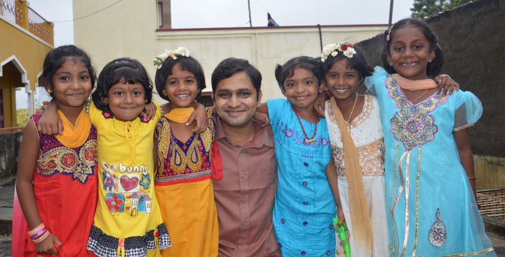 Karthee Vidya with children