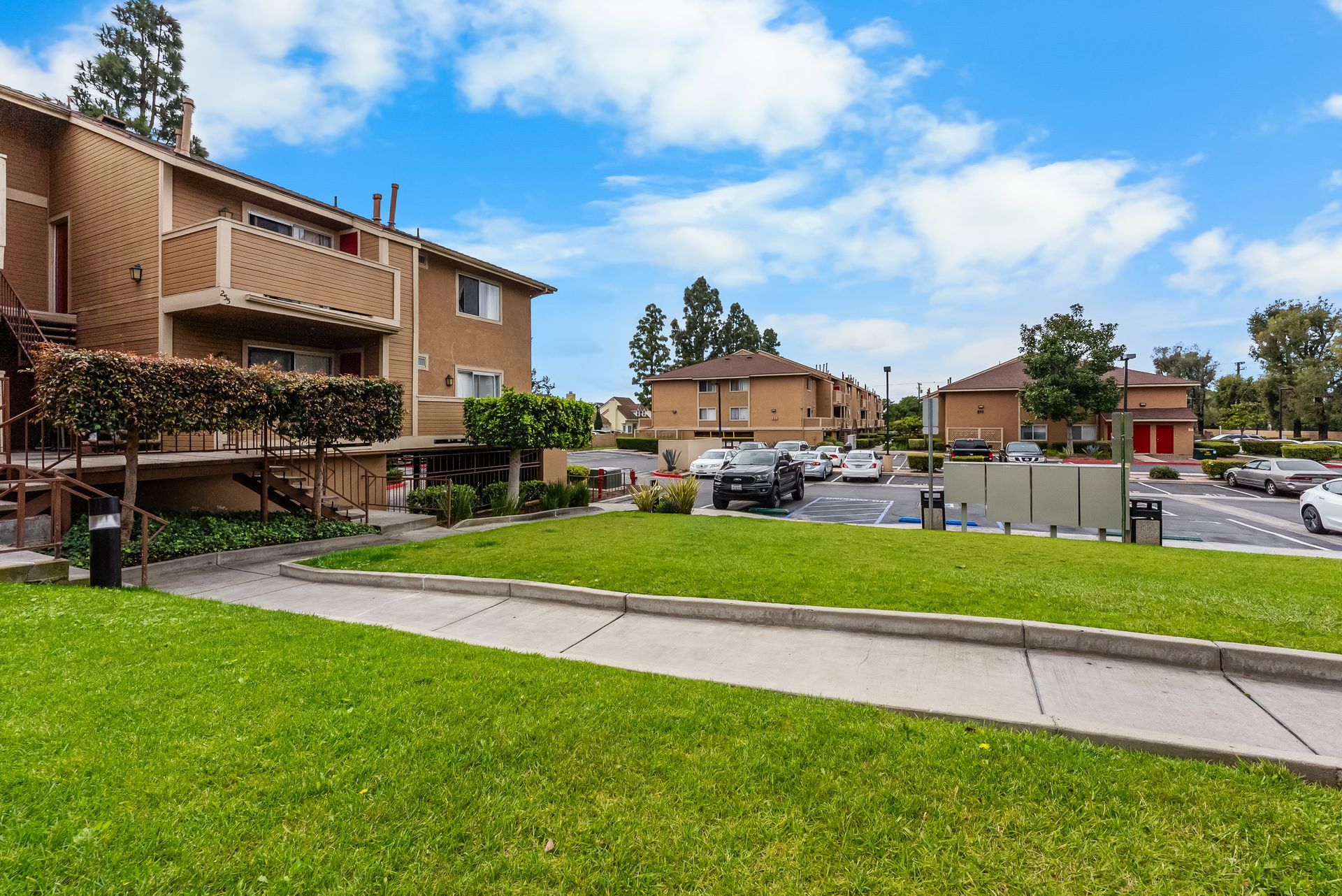 Sliding gallery of exterior amenities