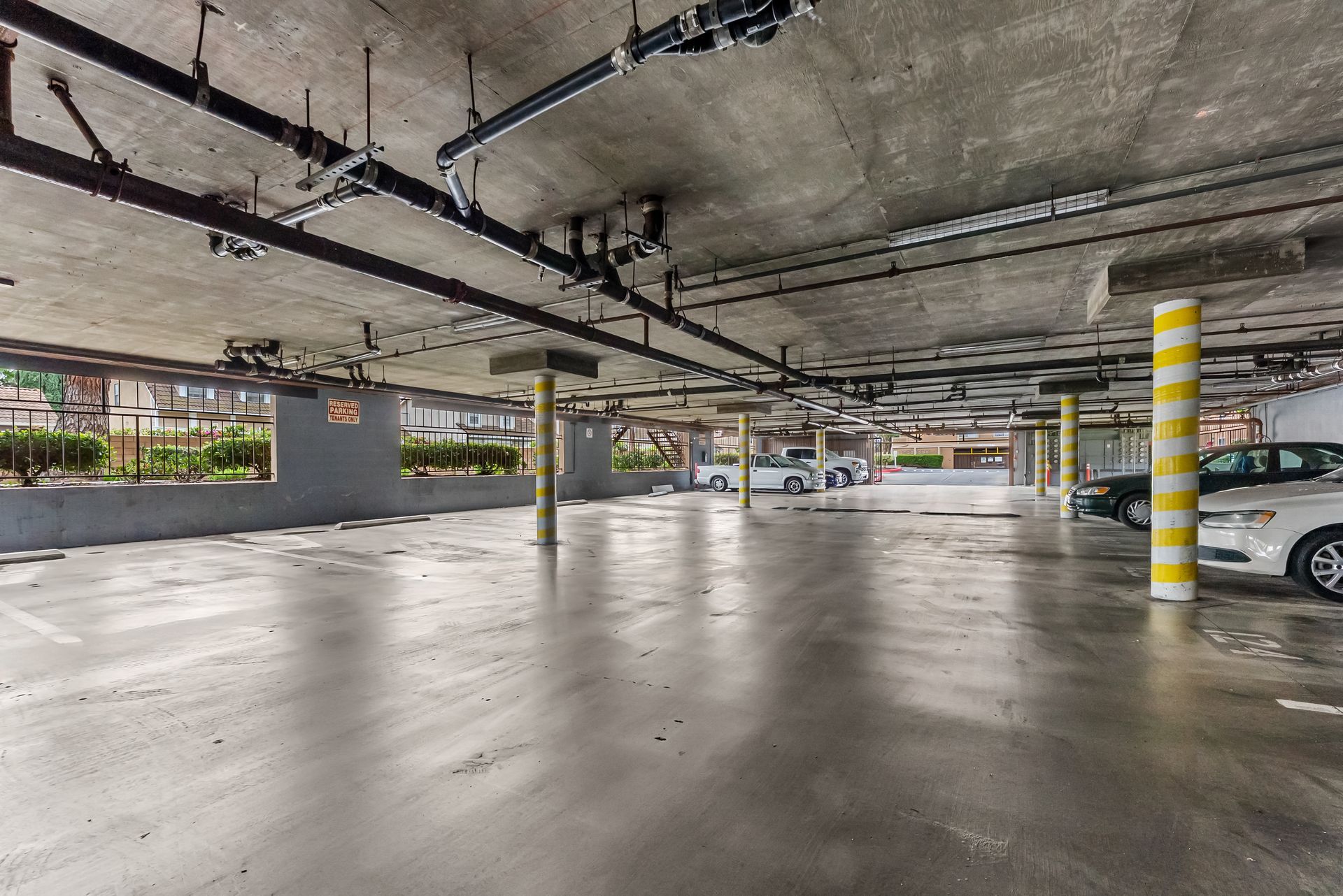 Sliding gallery of exterior amenities