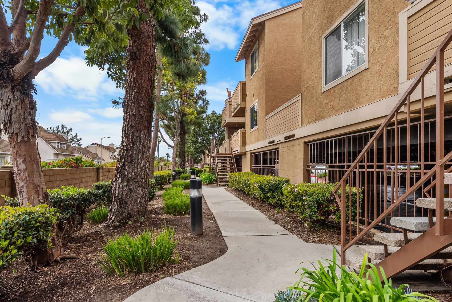 Sliding gallery of exterior amenities