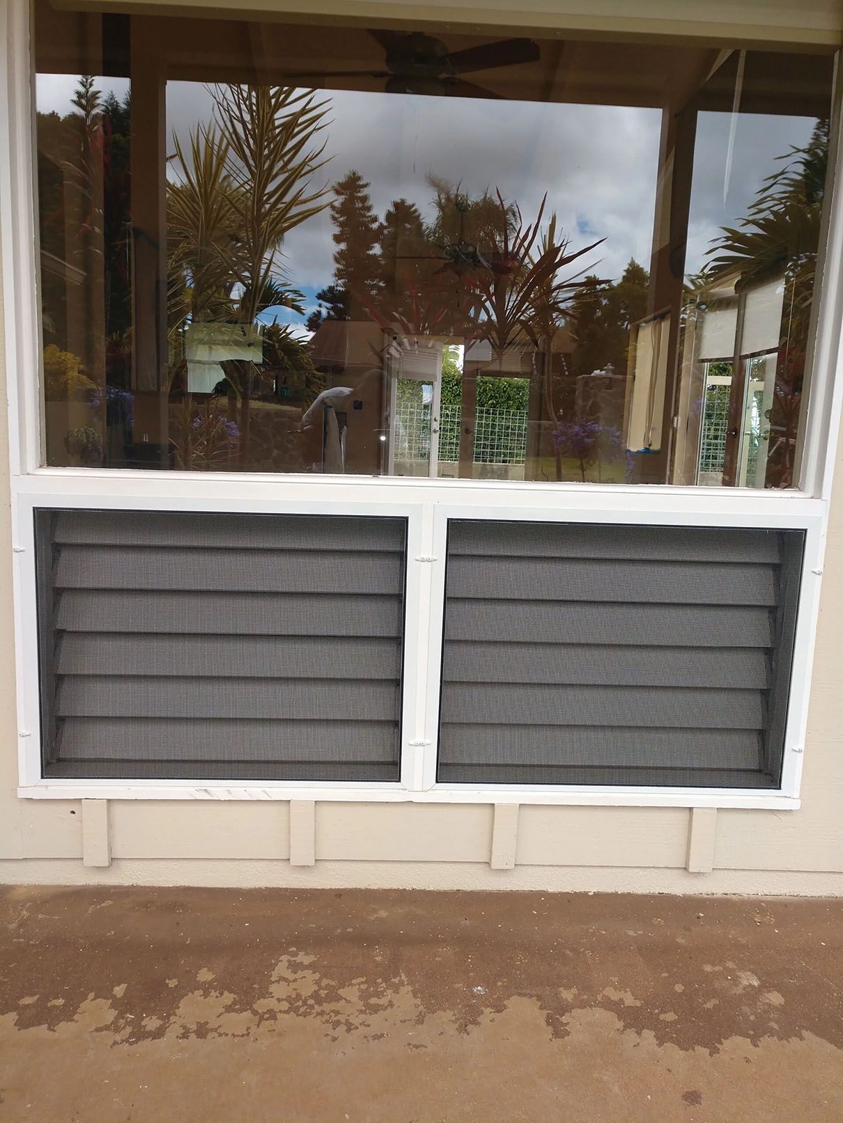 Window with screen — Makawao, HI — Hawaiian Door & Window Screens