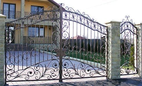 cancello automatico in ferro battuto