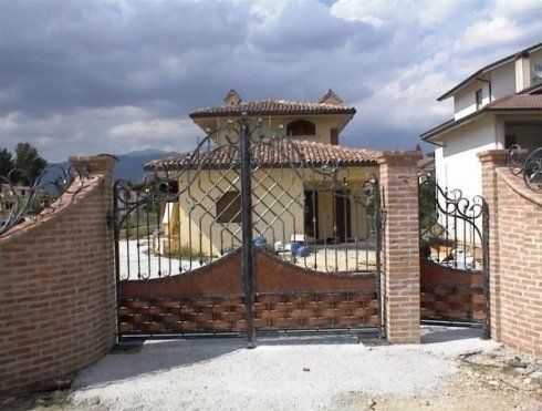 villetta con cancello