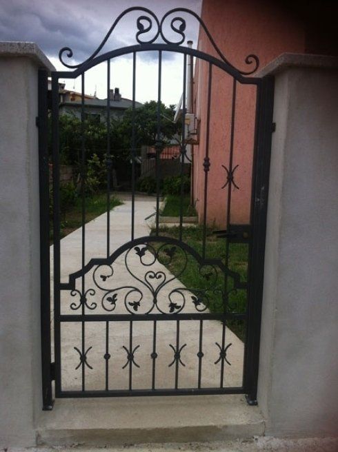 piccolo cancello in ferro battuto