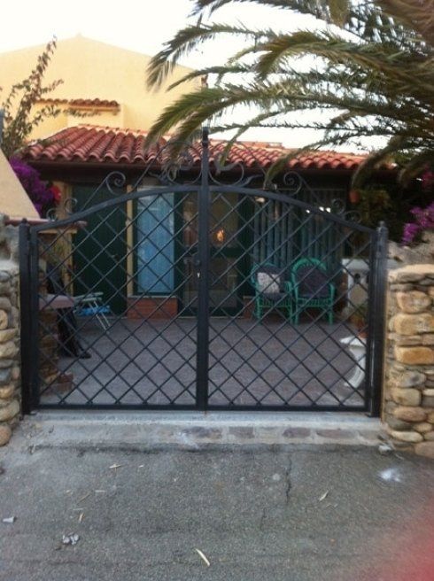 villetta con cancello automatico